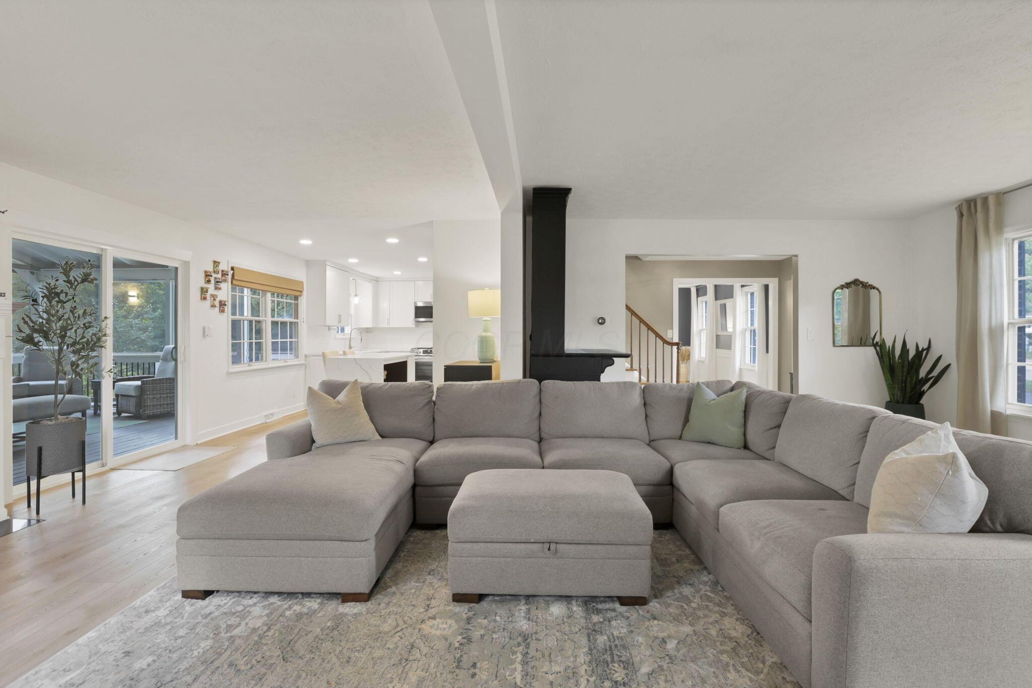 Columbus, Ohio 43235, United States, 4 Bedrooms Bedrooms, ,3 BathroomsBathrooms,Residential,Pending,223270