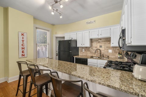 Tiny photo for 390 E Sycamore Street, Columbus, OH 43206 (MLS # 226035562)