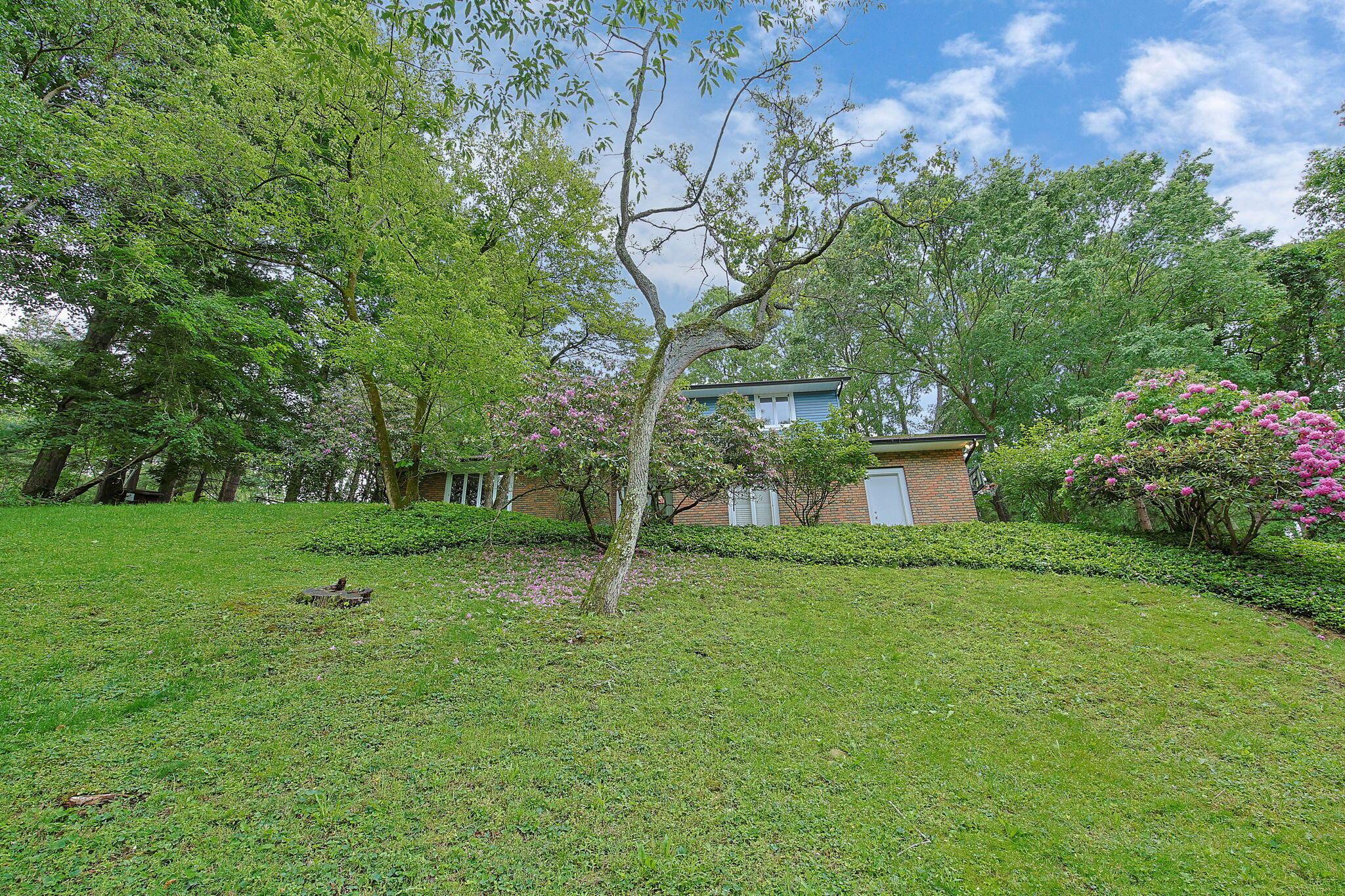 52 Spruce Drive NE
