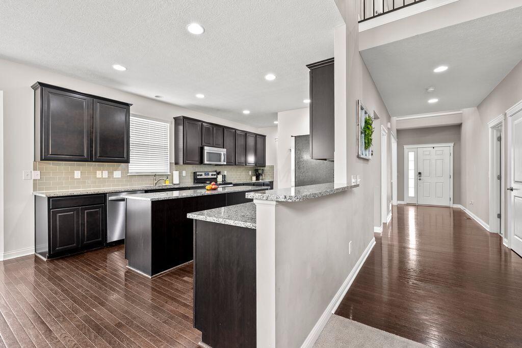 1276 Ironwood Drive, Grove City, Ohio image 9
