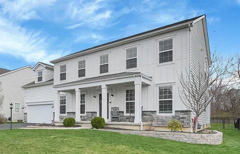 Photo of 636 Kelburn Lane, Pickerington, OH 43147 (MLS # 226009523)