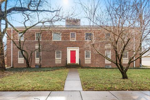 Photo of 1621 Waltham Road B #B, Columbus, OH 43221 (MLS # 226000925)