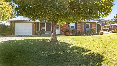 Photo of 100 Clearview Drive NE, Newark, OH 43055 (MLS # 226038548)