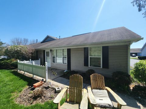 Photo of 1381 Hillview Circle W, Newark, OH 43055 (MLS # 226010740)