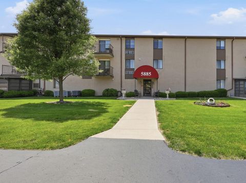Photo of 5885 Beechcroft Road 302 #302, Columbus, OH 43229 (MLS # 226018374)