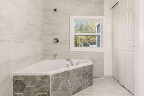 Tiny photo for 503 Ashwood Road, Columbus, OH 43207 (MLS # 225040984)