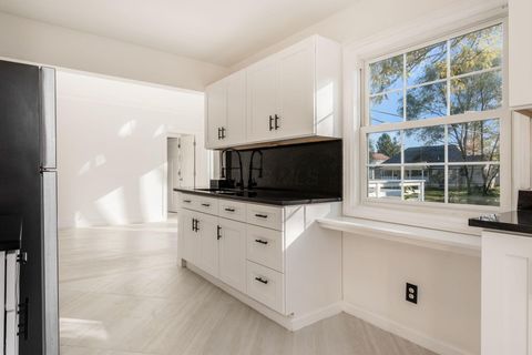 Tiny photo for 503 Ashwood Road, Columbus, OH 43207 (MLS # 225040984)