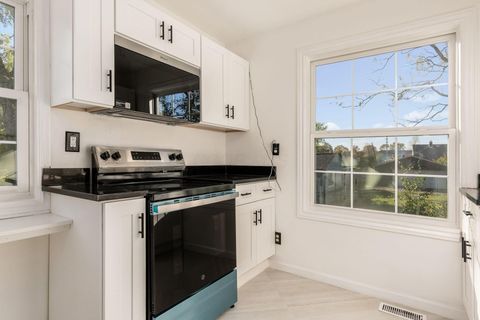 Tiny photo for 503 Ashwood Road, Columbus, OH 43207 (MLS # 225040984)