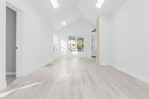 Tiny photo for 503 Ashwood Road, Columbus, OH 43207 (MLS # 225040984)