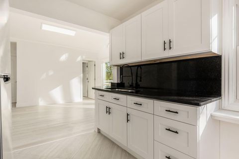 Tiny photo for 503 Ashwood Road, Columbus, OH 43207 (MLS # 225040984)