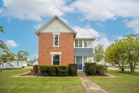 Photo of 801 W Sugar Street, Mount Vernon, OH 43050 (MLS # 225040169) Photo of 801 W Sugar Street, Mount Vernon, OH 43050 (MLS # 225040169)