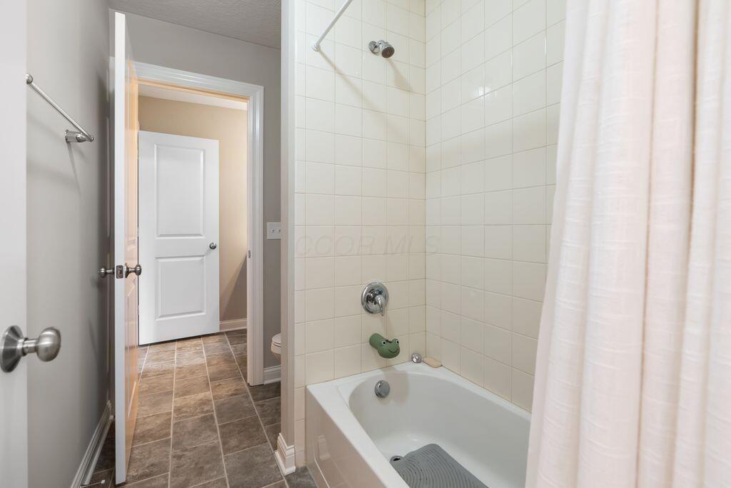 1211 Mcclish Court, Grove City, Ohio image 25