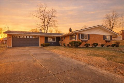 Photo of 958 Torrence Drive, Springfield, OH 45503 (MLS # 226001798)