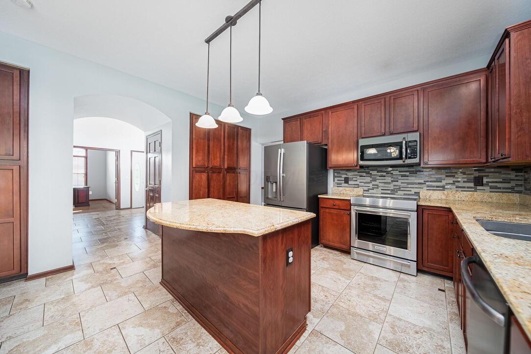 3161 Walkerview Drive, Hilliard, Ohio image 16