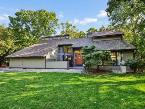Photo of 4766 Donegal Cliffs Drive, Dublin, OH 43017 (MLS # 226034329)