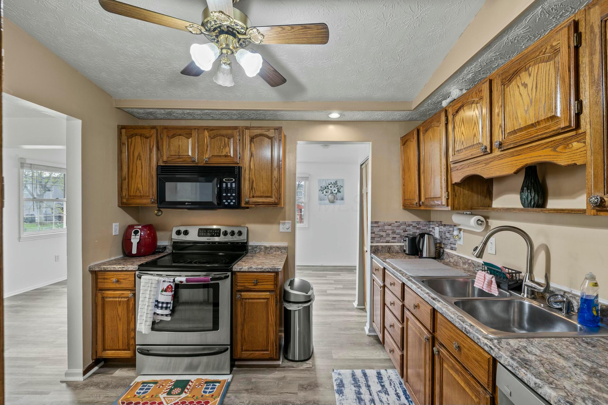2645 Blue Rock Boulevard, Grove City, Ohio image 25