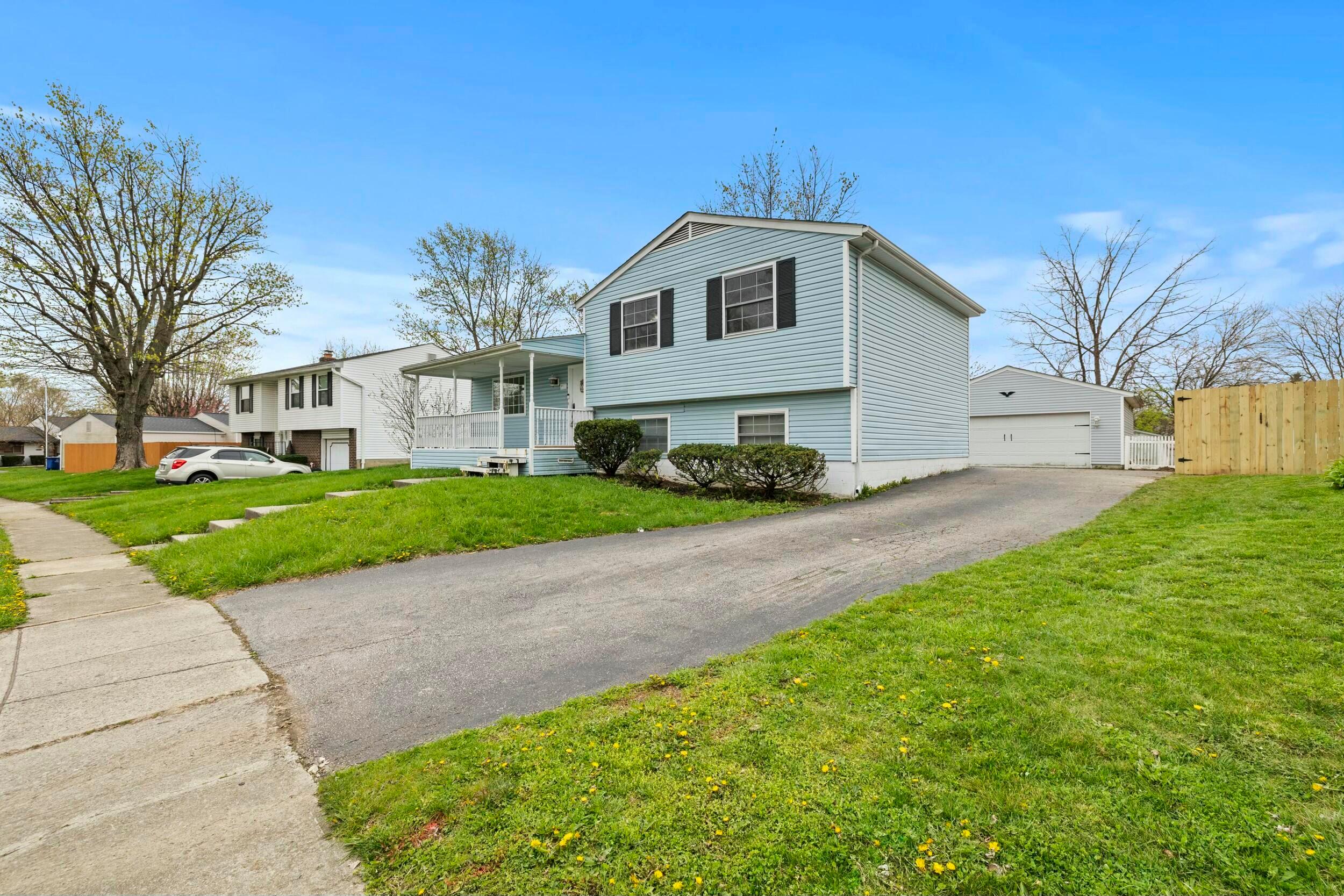 2645 Blue Rock Boulevard, Grove City, Ohio image 2