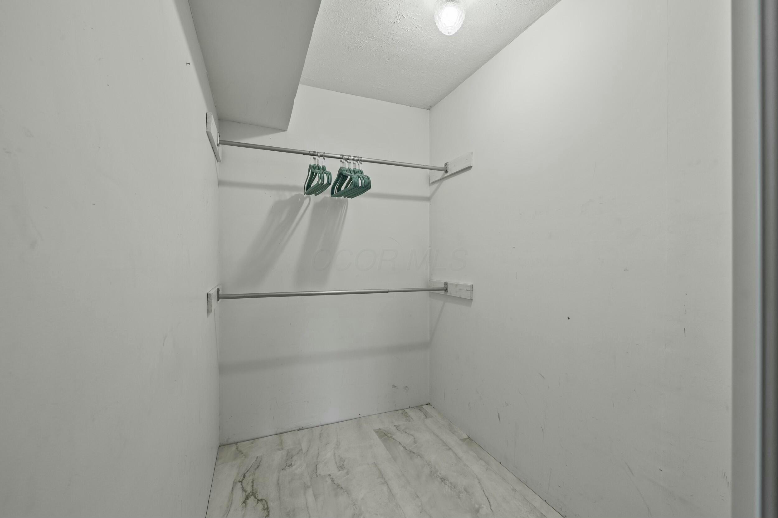 2645 Blue Rock Boulevard, Grove City, Ohio image 11