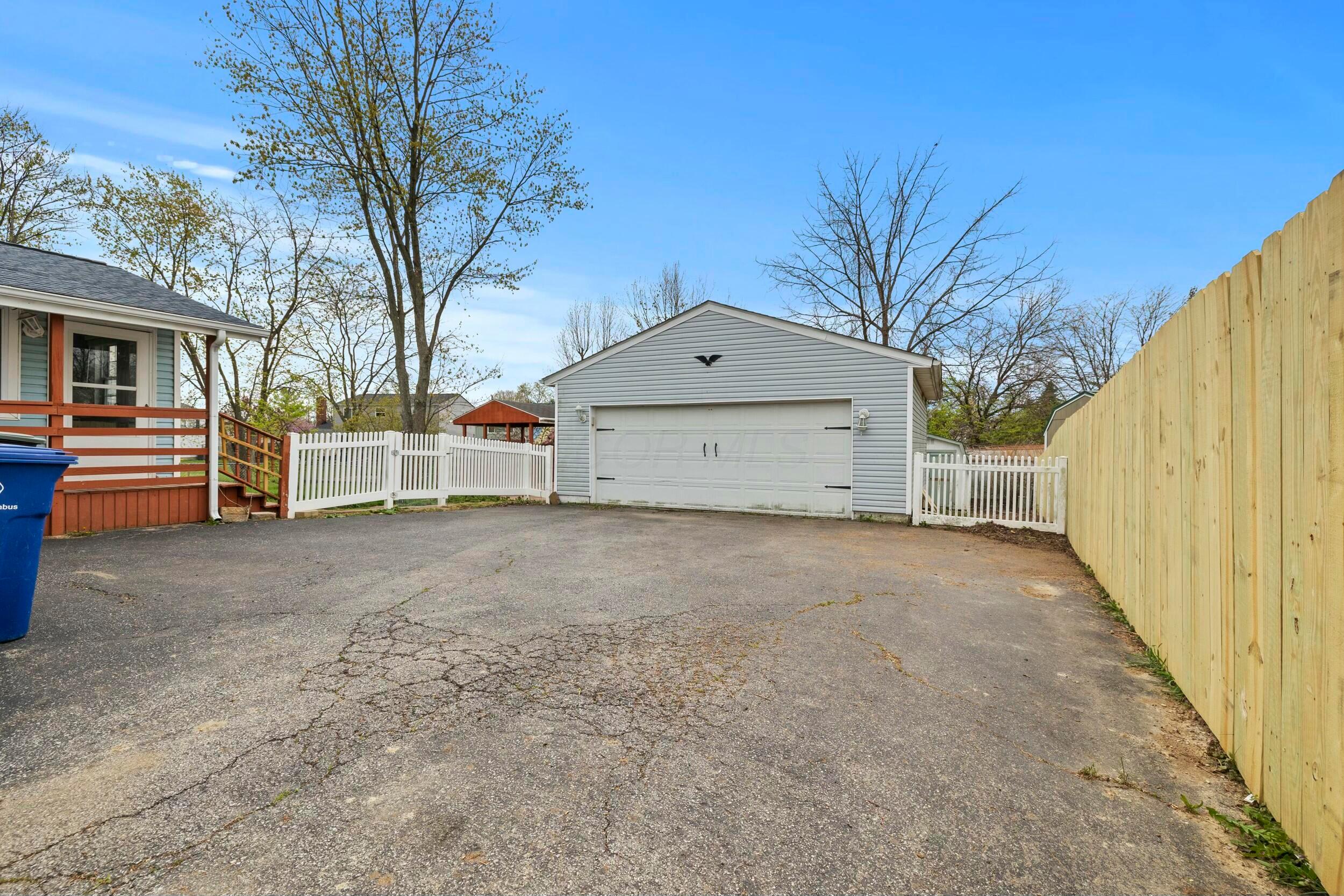 2645 Blue Rock Boulevard, Grove City, Ohio image 4