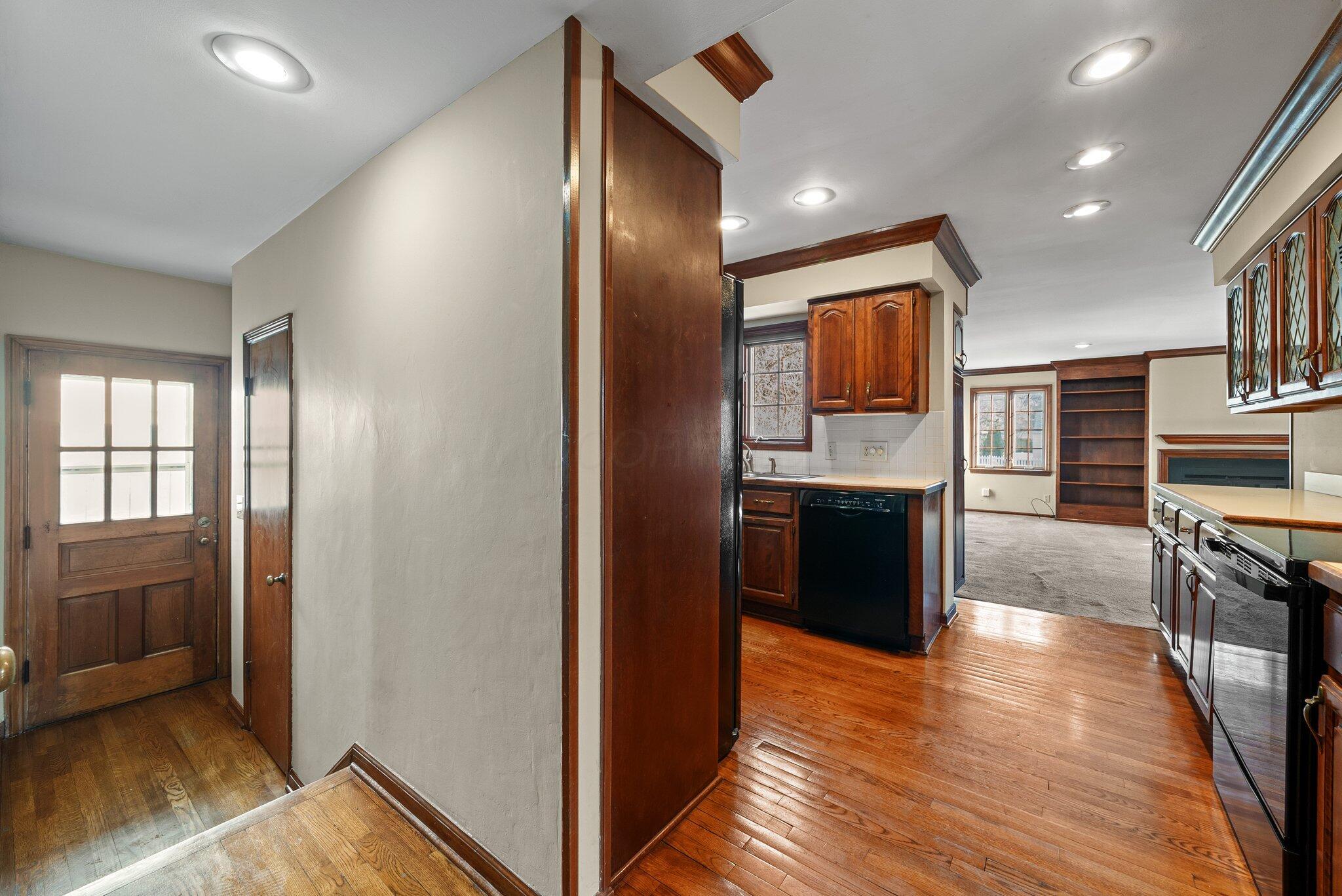 243 E Schreyer Place, Columbus, Ohio image 11