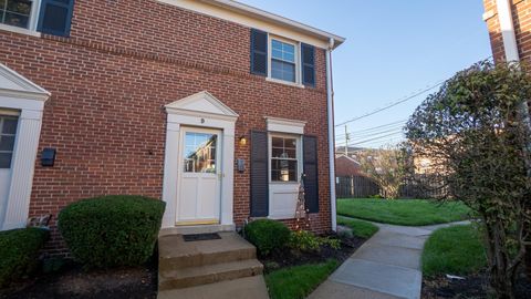 Photo of 1825 Northwest Court D #D, Columbus, OH 43212 (MLS # 225039884)