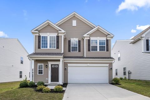 Photo of 1593 Lewes Castle Drive, Grove City, OH 43123 (MLS # 225031386)