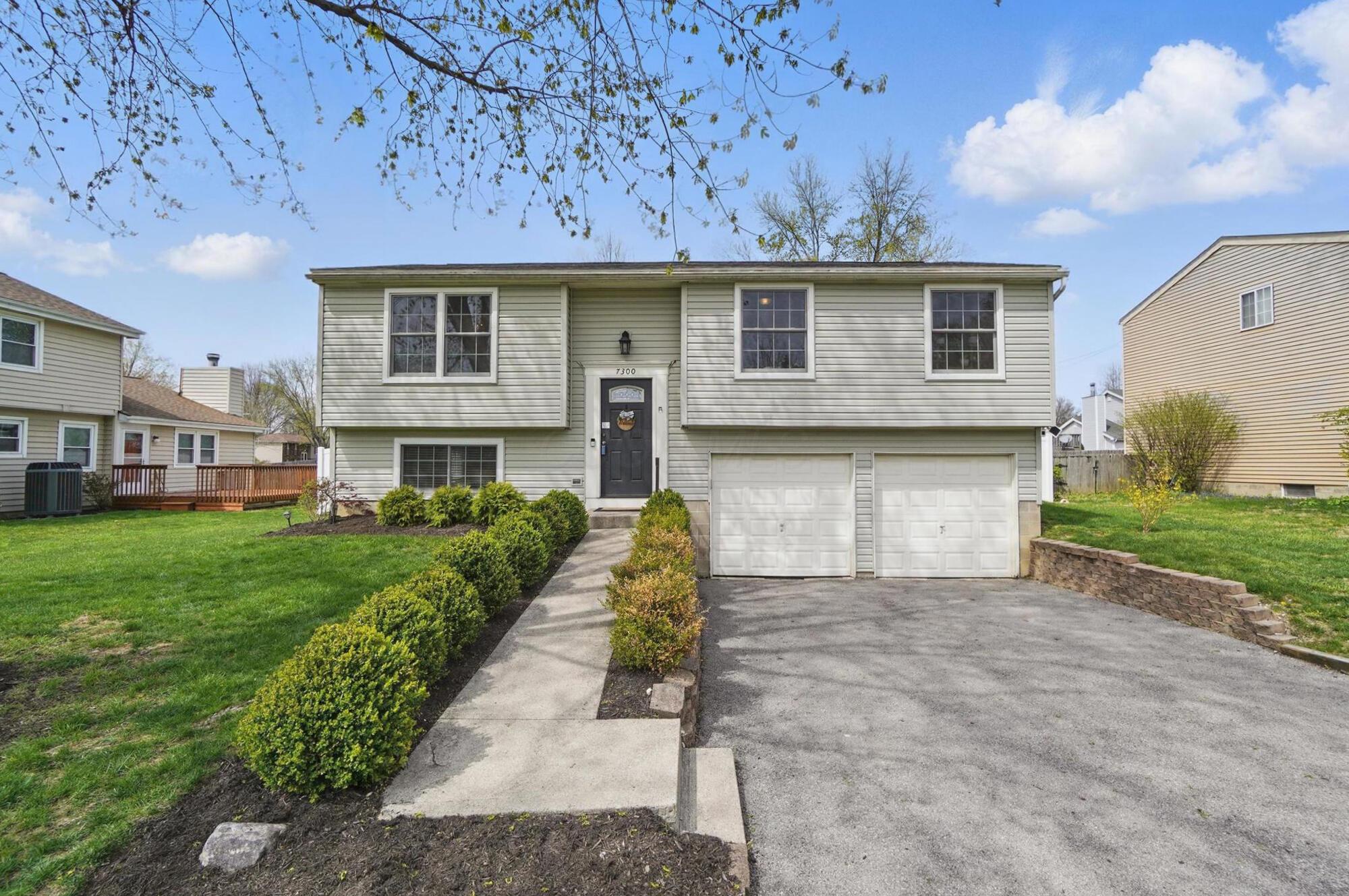 7300 Daugherty Drive, Reynoldsburg, Ohio image 2