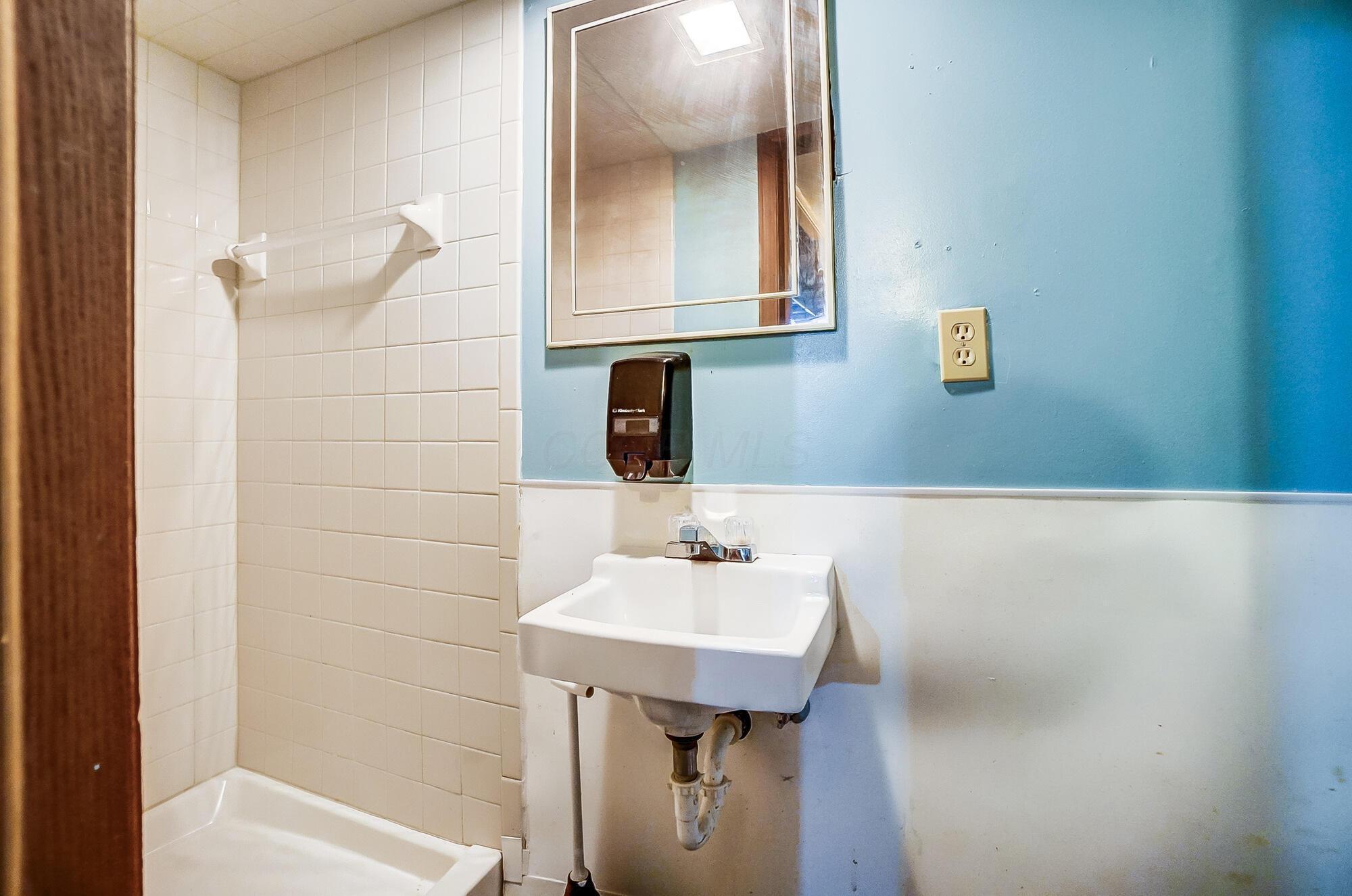 748 Kelton Avenue, Columbus, Ohio image 33