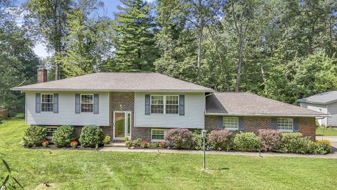 Photo of 123 Dauber Court SW, Pataskala, OH 43062 (MLS # 225030945)