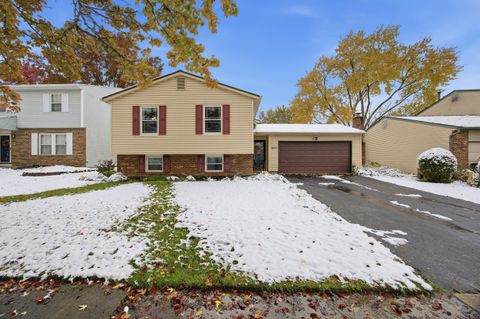Photo of 2051 Tuckaway Court, Columbus, OH 43228 (MLS # 225042878)