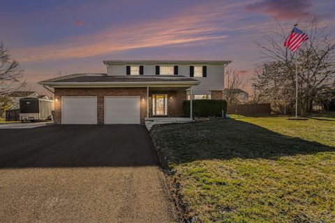 Photo of 2277 Hills Wood Drive, Grove City, OH 43123 (MLS # 226002091)