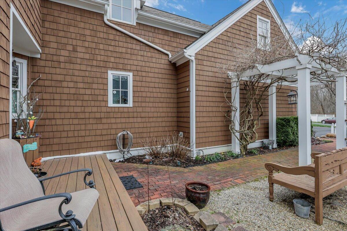 15150 Shoreline Drive W