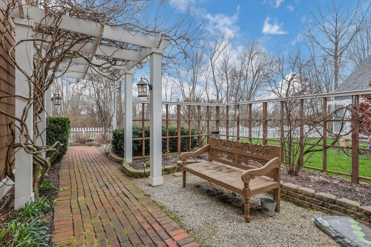 15150 Shoreline Drive W