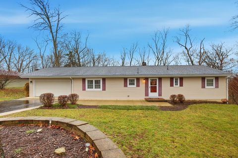 Photo of 18 Ridge Drive, Chillicothe, OH 45601 (MLS # 226001582)