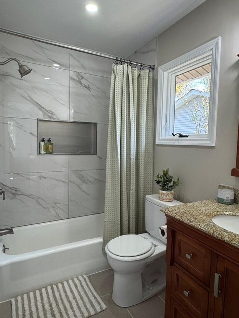 Tiny photo for 2413 Edgevale Road, Columbus, OH 43221 (MLS # 225042118)