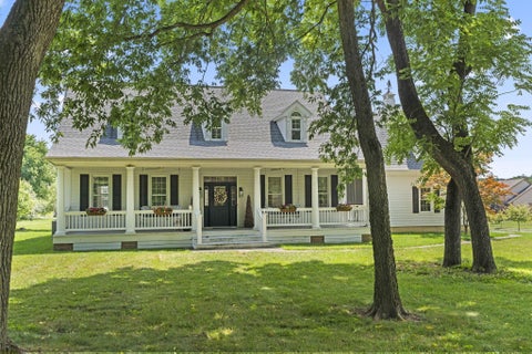 Photo of 100 Autumn Rush Court, Columbus, OH 43230 (MLS # 226028915)