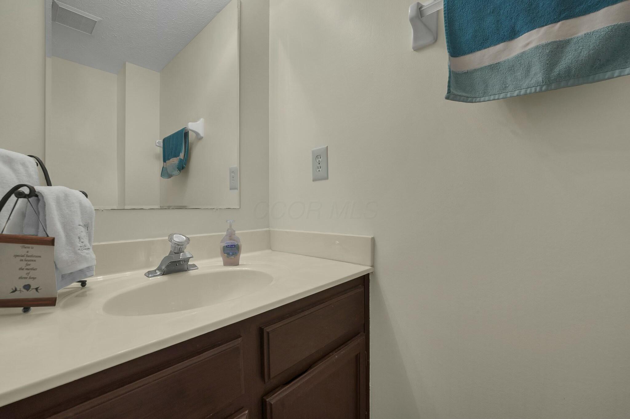 5350 Whispering Oak Boulevard, Hilliard, Ohio image 6