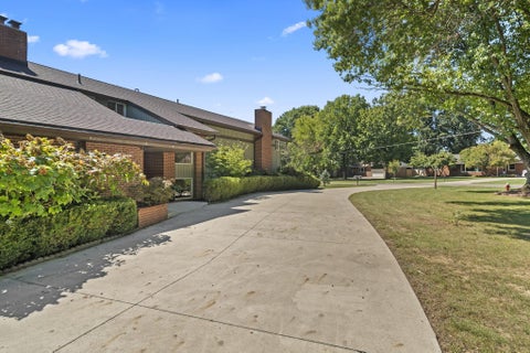 Tiny photo for 4 Club Drive, Chillicothe, OH 45601 (MLS # 226035303)