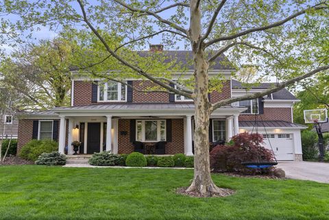 Photo of 2095 Tremont Road, Columbus, OH 43221 (MLS # 226013880)