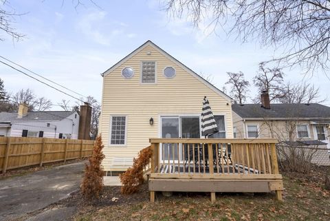 Tiny photo for 111 Rosslyn Avenue, Columbus, OH 43214 (MLS # 226000034)