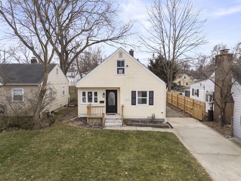 Tiny photo for 111 Rosslyn Avenue, Columbus, OH 43214 (MLS # 226000034)