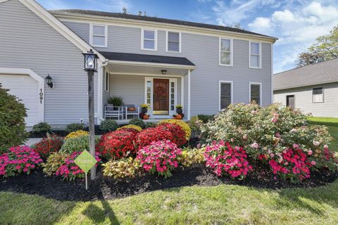 Photo of 1091 Cross Country Drive, Columbus, OH 43235 (MLS # 226014942)