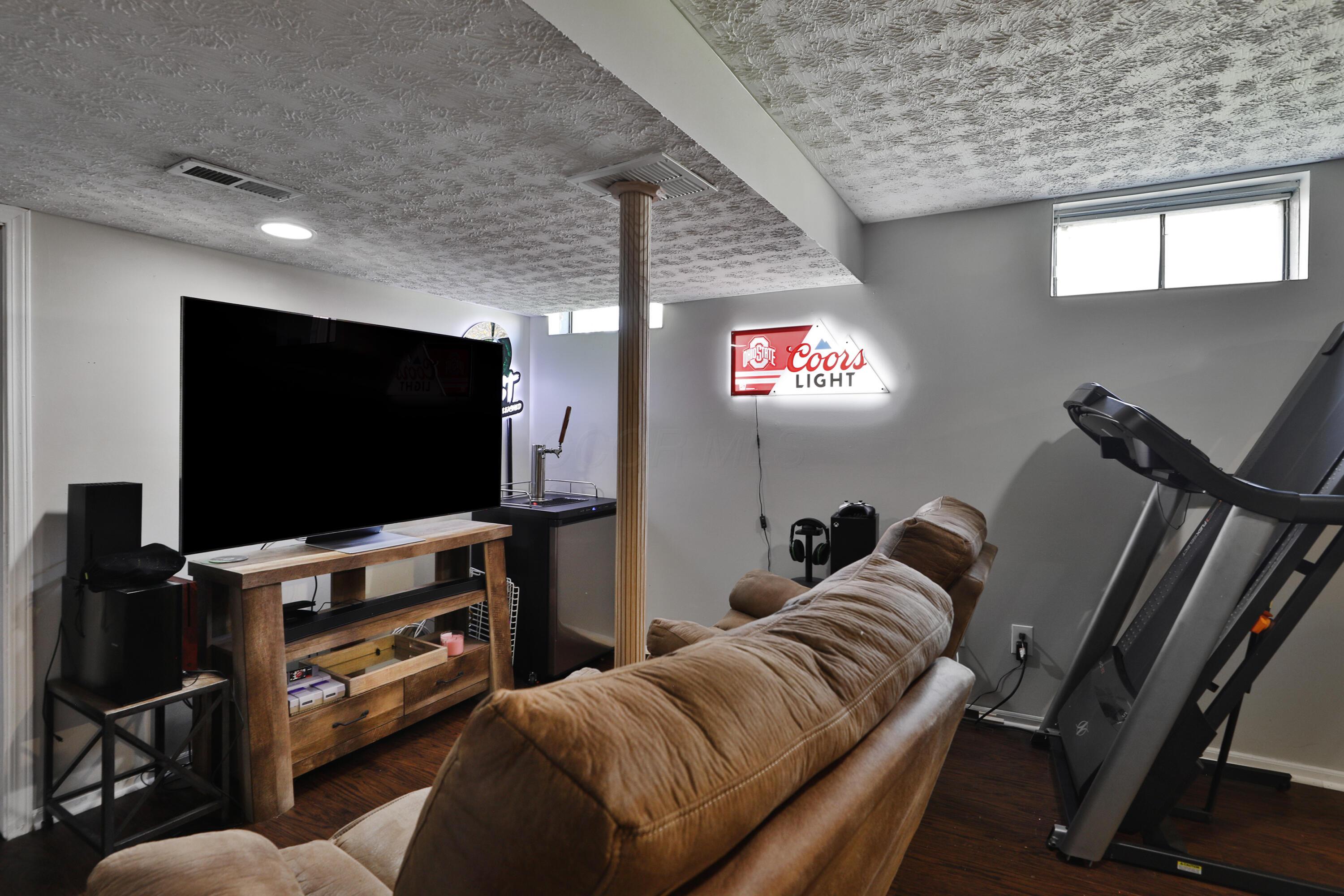 8563 Priestley Drive, Reynoldsburg, Ohio image 38