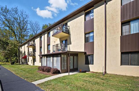 Tiny photo for 3967 Karl Road 125 #125, Columbus, OH 43224 (MLS # 225039574)