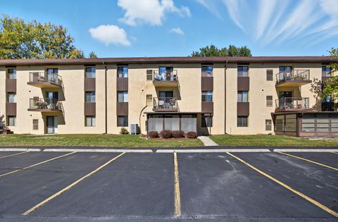 Tiny photo for 3967 Karl Road 125 #125, Columbus, OH 43224 (MLS # 225039574)