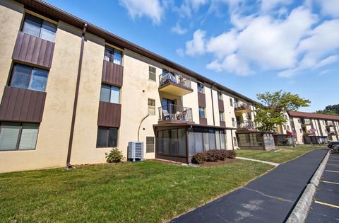 Tiny photo for 3967 Karl Road 125 #125, Columbus, OH 43224 (MLS # 225039574)
