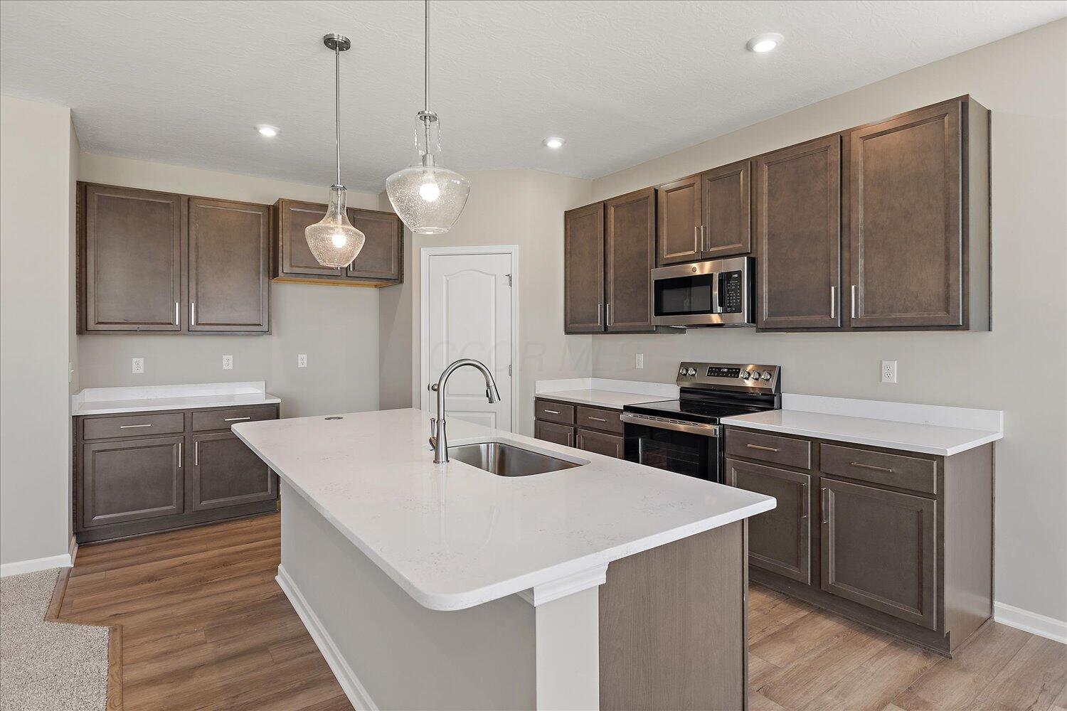 720 Hunters Run Drive, Brookville, Ohio image 3
