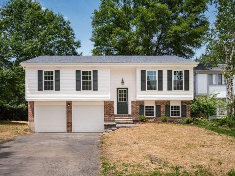 Photo of 3975 Leather Stocking Trail, Columbus, OH 43230 (MLS # 226022374)