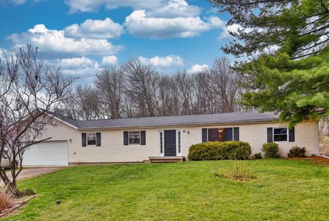 Photo of 45 Berrimore Drive, Utica, OH 43080 (MLS # 226011702)