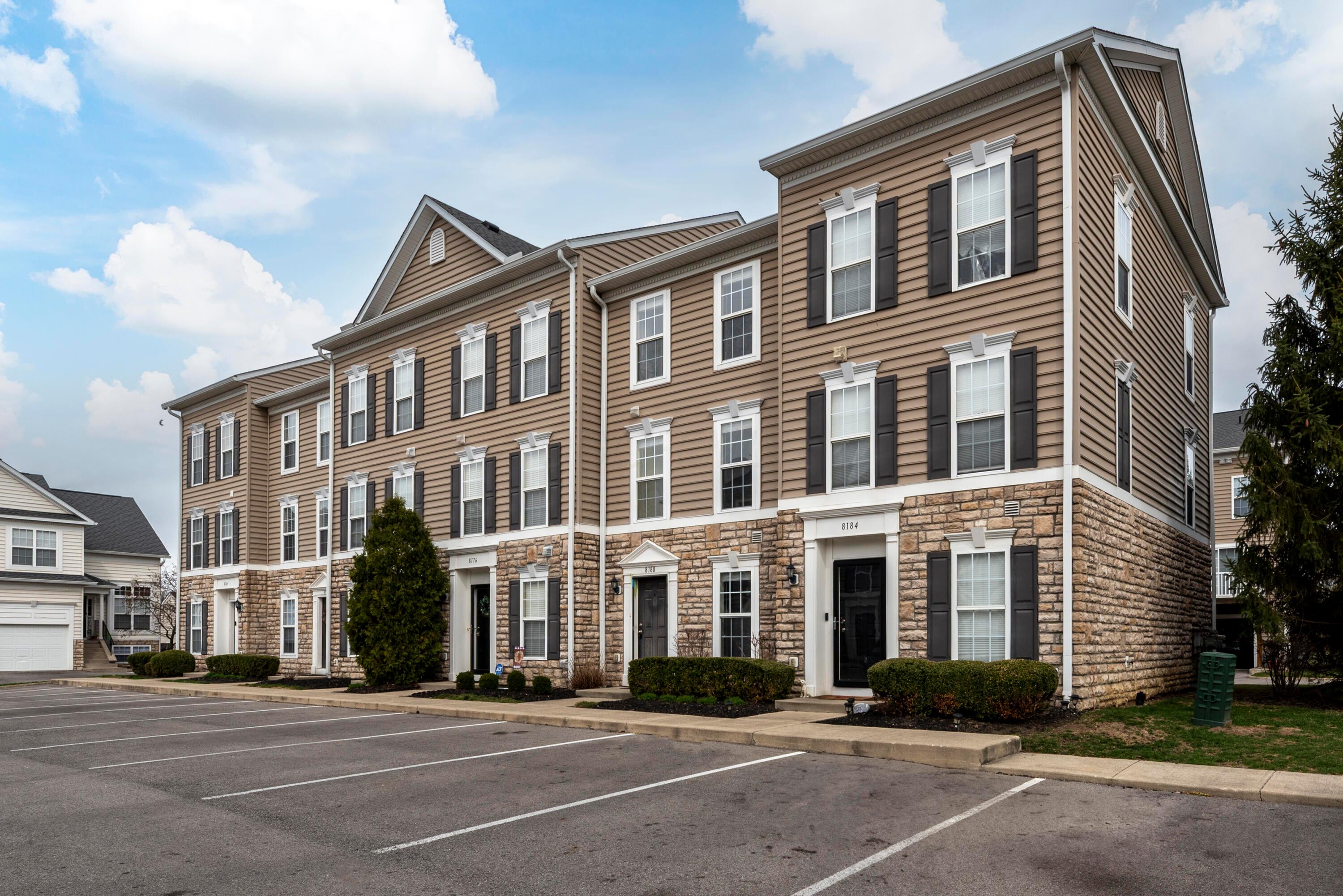 8180 Hawkswillow Drive, Blacklick, Ohio image 3